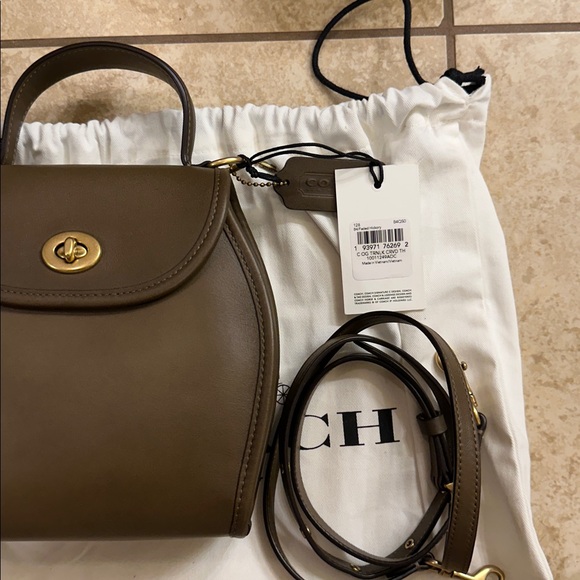 New with tags - Coach 1941 Turnlock Curved Top handle Handbag in faded hickory - Picture 4 of 10